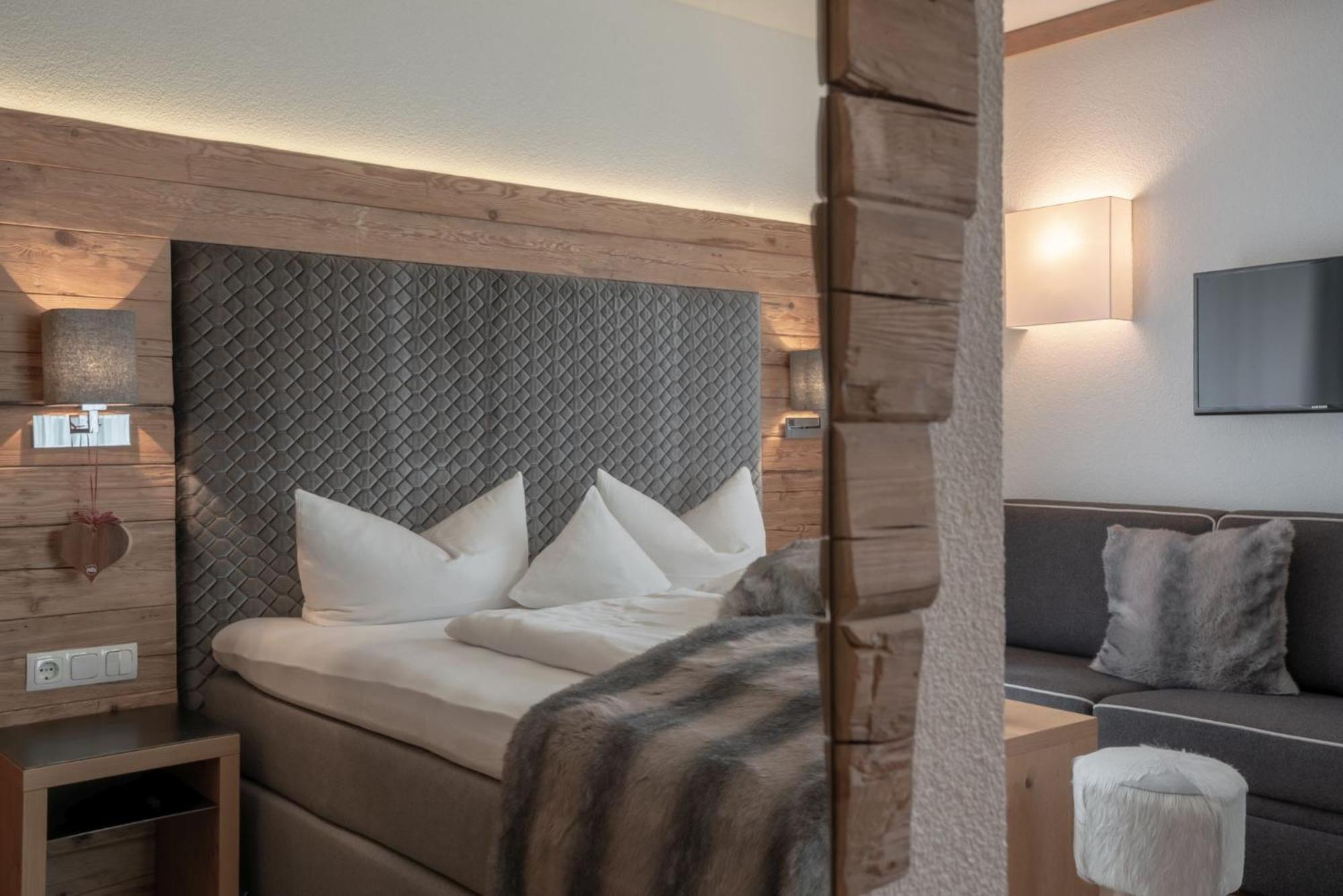 Post Hotel Paznaun 시 외부 사진