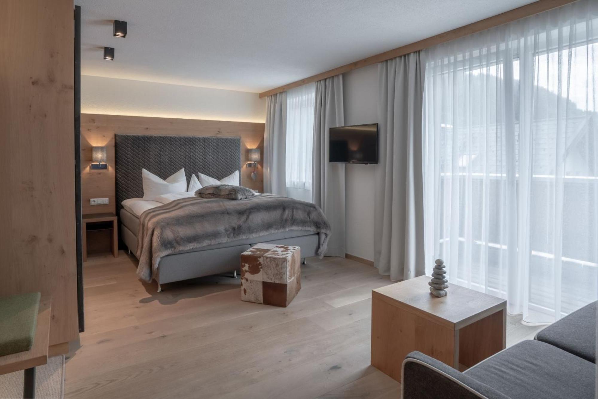 Post Hotel Paznaun 시 외부 사진