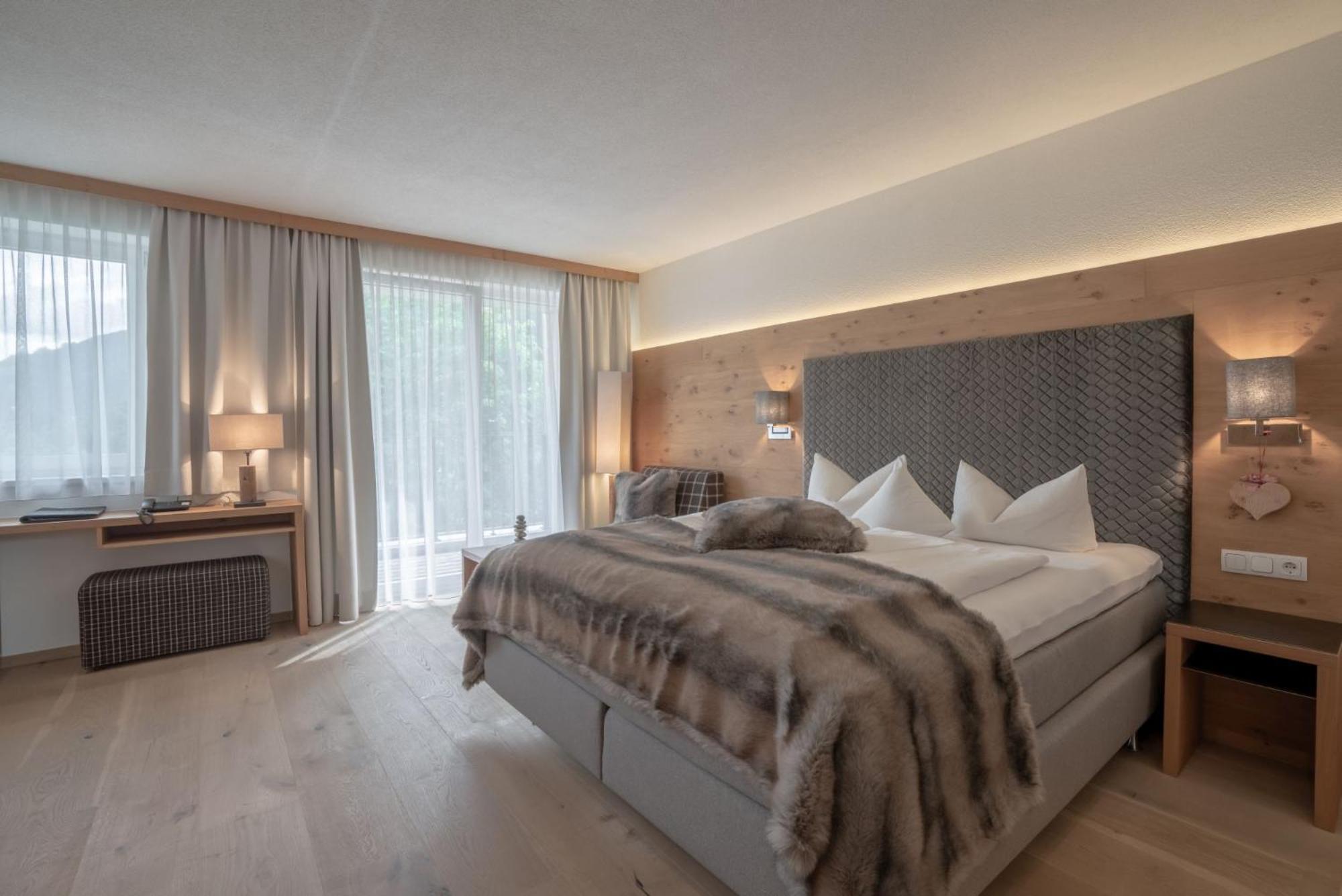 Post Hotel Paznaun 시 외부 사진