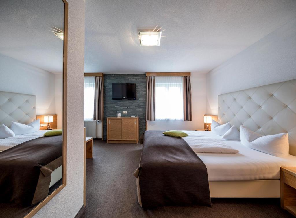 Post Hotel Paznaun 시 외부 사진